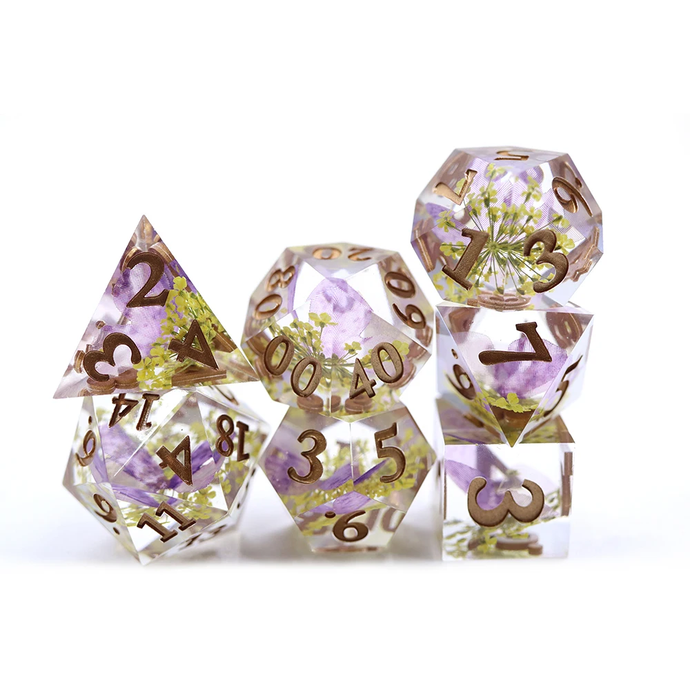 Venda Calenta de Daus D20 Personalitzats per a D&D 7 Peçes Núcleu Líquid Transparent amb Logotip de Resina amb Disseny de Flor Groga
