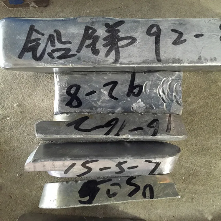 Lingotto O Barra Di Piombo Isolata, Metallo Leggero, Malleabile E Conduttore, Utilizzata Nell'industria Generale | Foto Premium - Foto 2