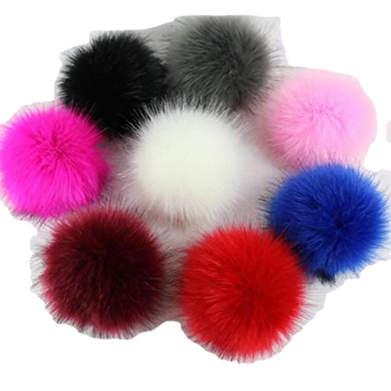 Помпон из натурального меха енота 6-18