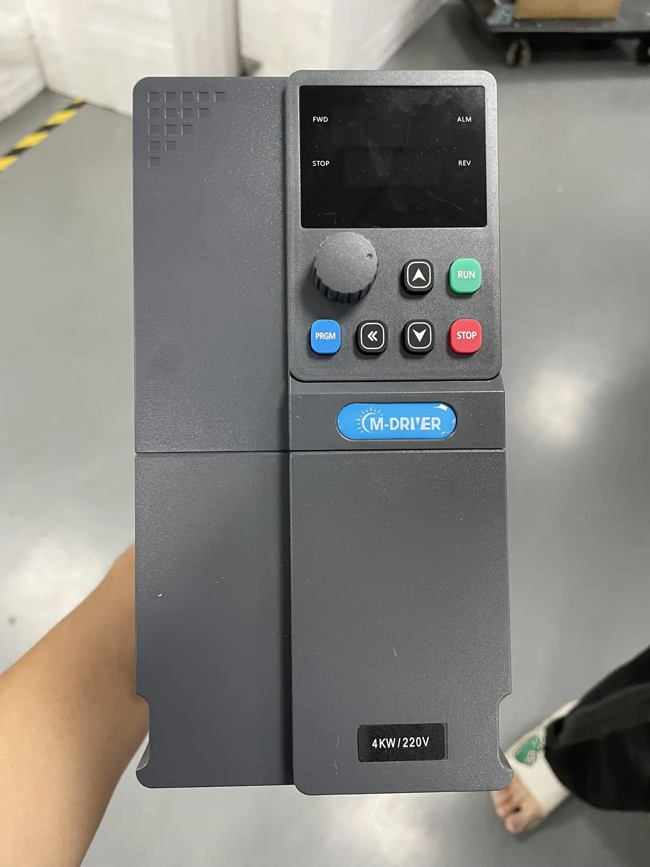 Mollom CNC VFD 220V 4KW 5HP Variable Frequency Drive Motor Inverter Converter For Spindle Motor Speed Control Single Phase Input 3 Phase Output Mollom CNC VFD 220V 4KW 5HP Variable Frequency Drive Motor Inverter Converter For Spindle Motor Speed Control Single Phase Input 3 Phase Output