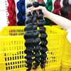 Cabello suelto y profundo.