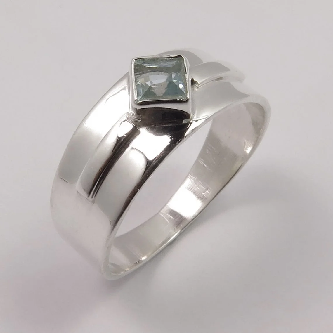 Sterling Silver Blue Blue Topaz Lovely Gemstones Ring Wholesale Jewellery Shops Gift Name Ring Lovely Gemstones Round Faceted Blue Topaz Rings 