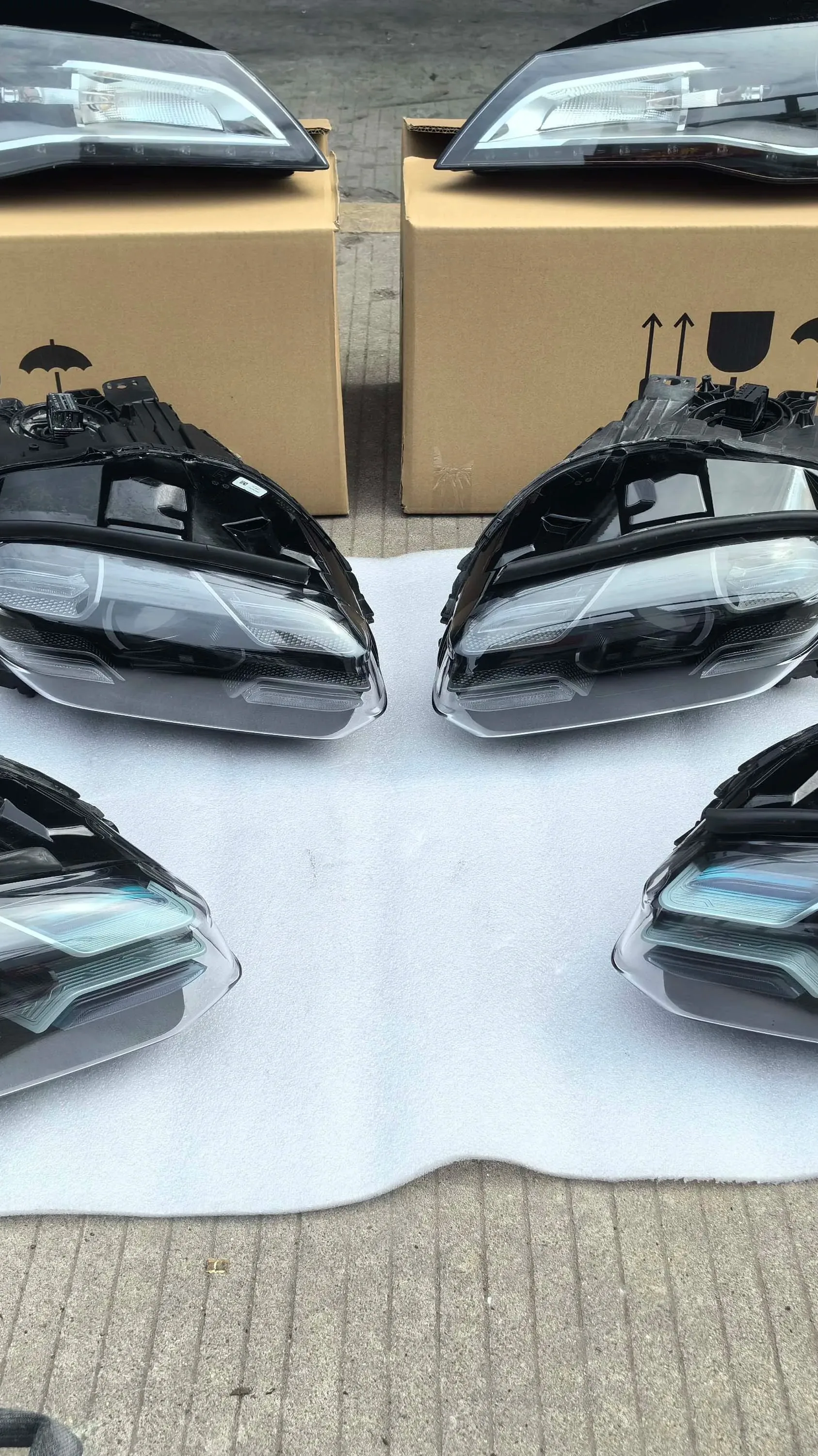 トミファク　 ポルシェ　タイカン　ヘッドライト右 ポルシェ タイカン用 中古 LED ヘッドライト 9JA941060F 24V