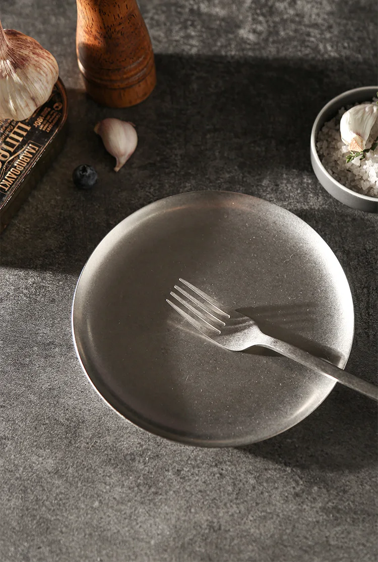 Factory Direct 13/15/17 cm ss304 Retro Older Style Restaurant Dinner Dish Stainless Steel Circular Round Food Charger Plates