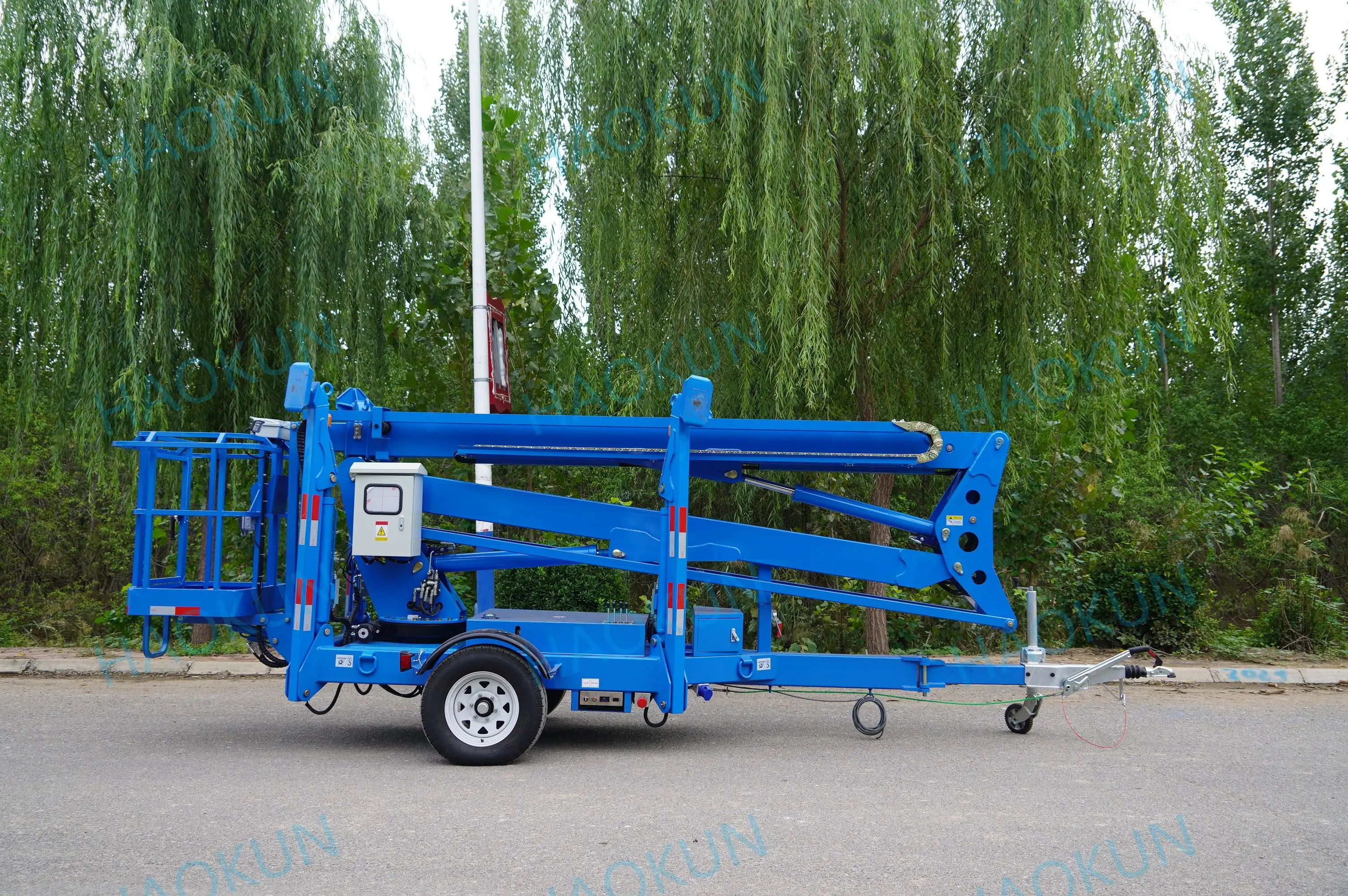 Factory Direct Supply Boom Lift Work Vehicle Electric Traction Meters Trailer with Folding Arm Lifting for Aerial Work