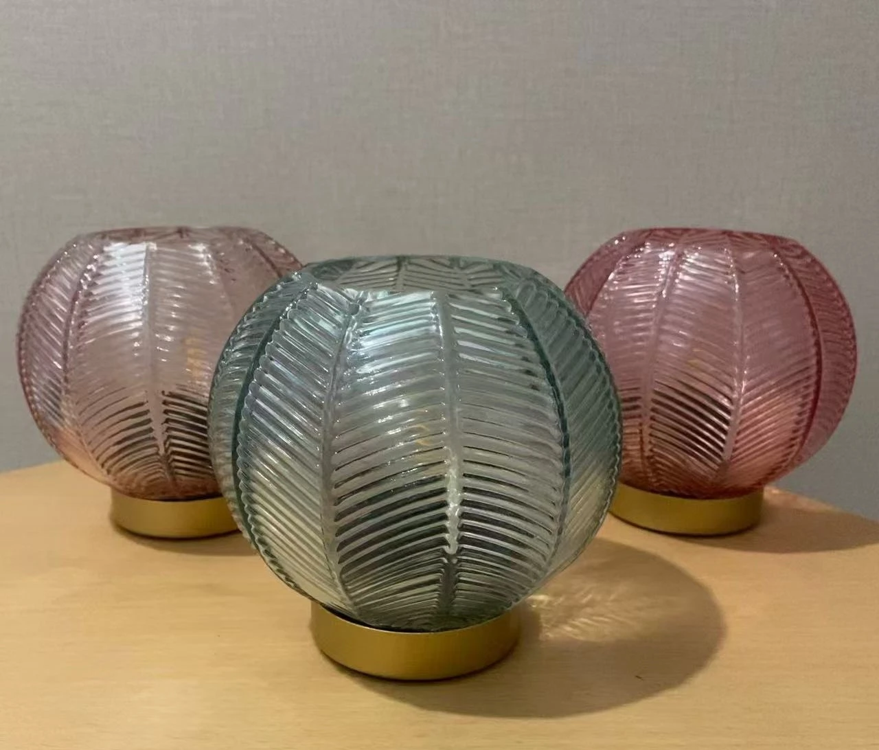 Kanlong  Leaf Pattern Round Night Light Glass Metal Base Wedding Decoration Table Lamp