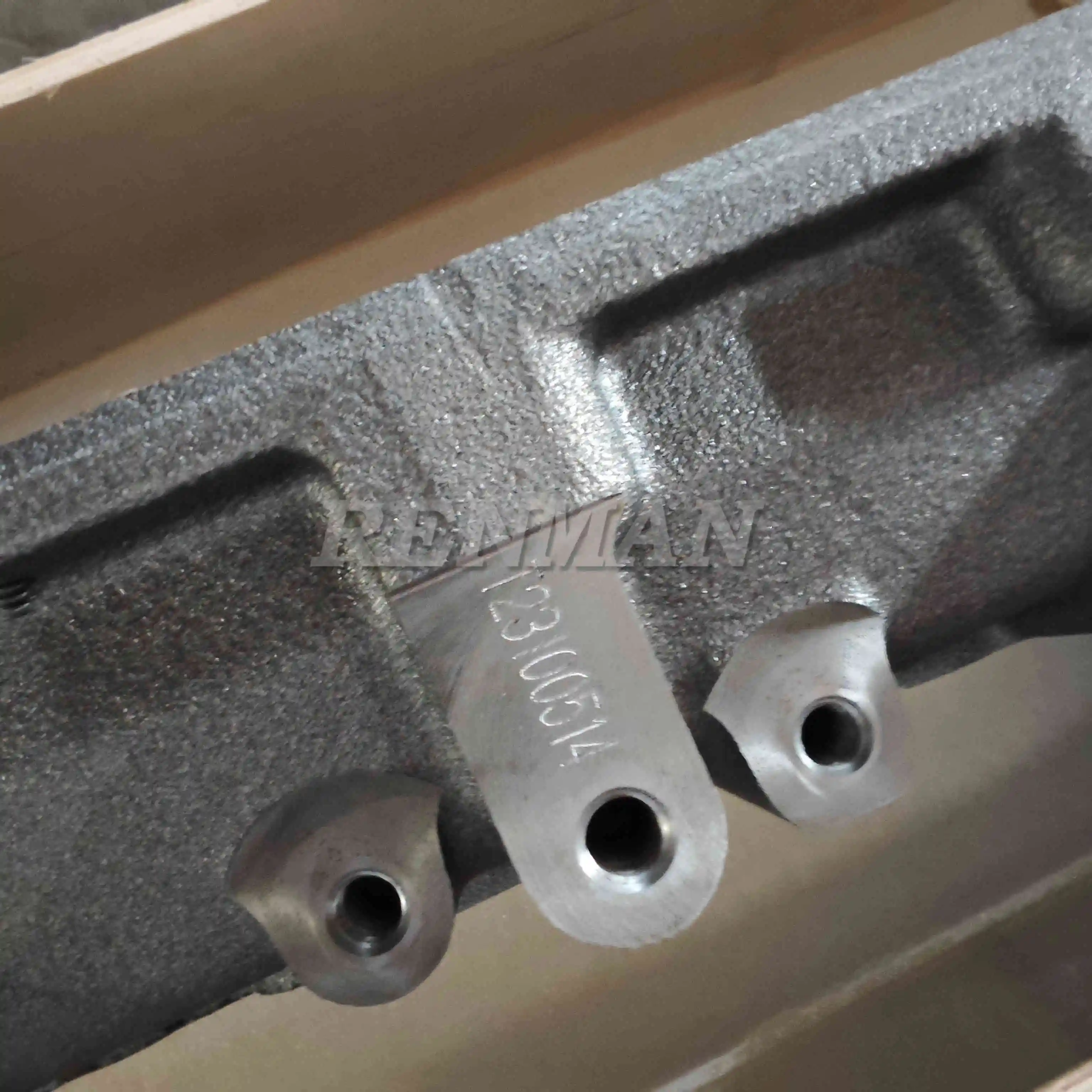 ISLE Cummins Engine 24 Valve Cylinder Head 5339588 4987984 4942138 