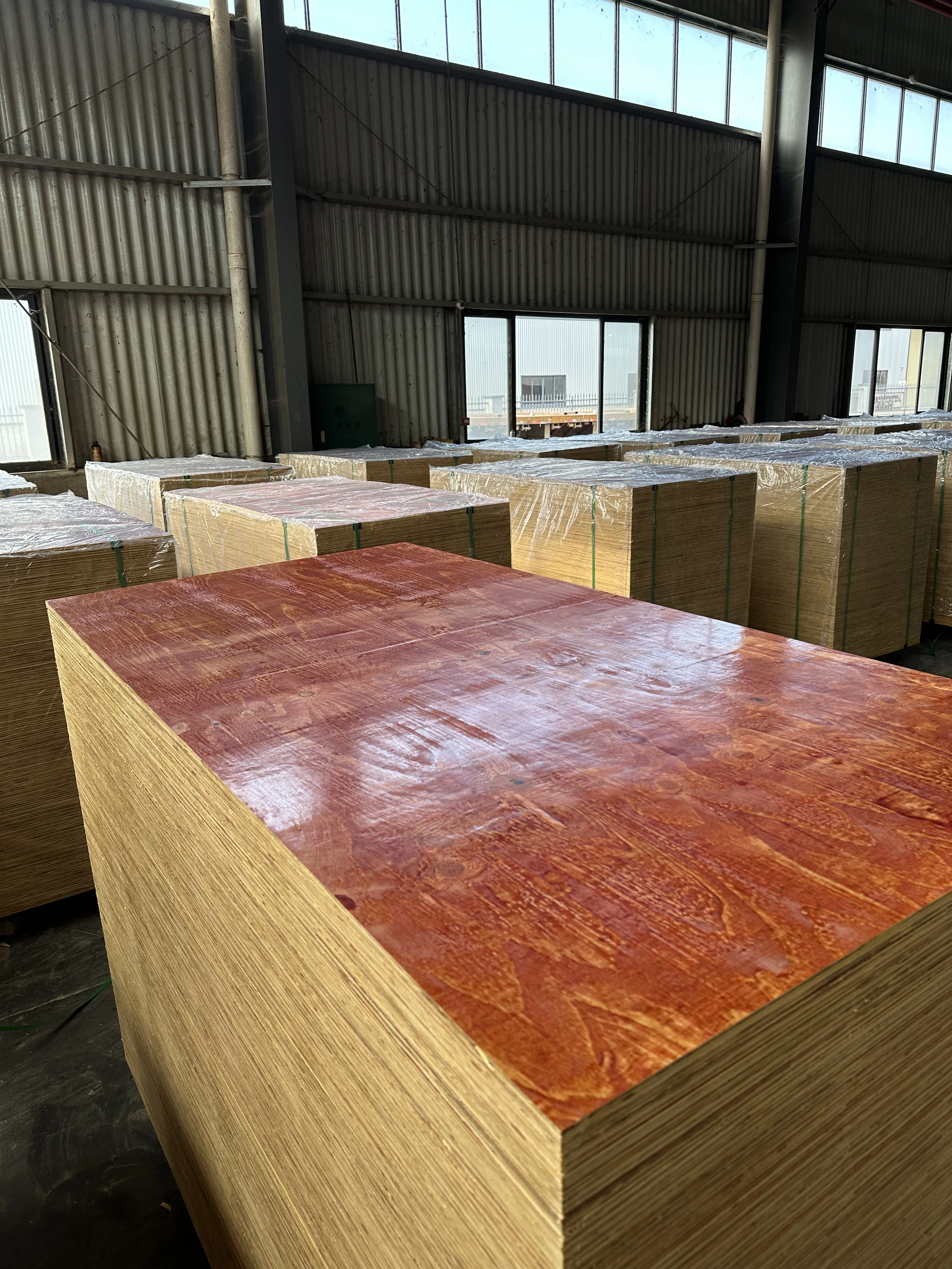 Red Pine Water Resistant Phenolic Film Faced Plywood 1220*2440 Outdoor Building Materials for Thailand Warehouse Stocks Chonburi
