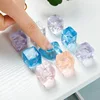 Spremere divertenti cubetti di ghiaccio