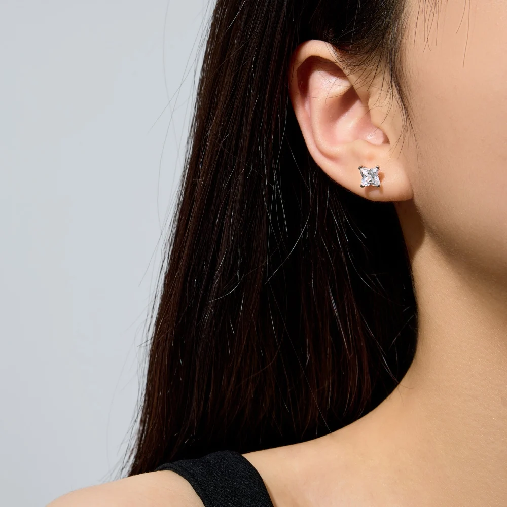KAKODIY Simple Design Exquisite Rhodium Plated 18K Gold Electroplated Unfaded 5A Cubic Zirconia Four Leaf Clover Flower Stud Earrings detail 5