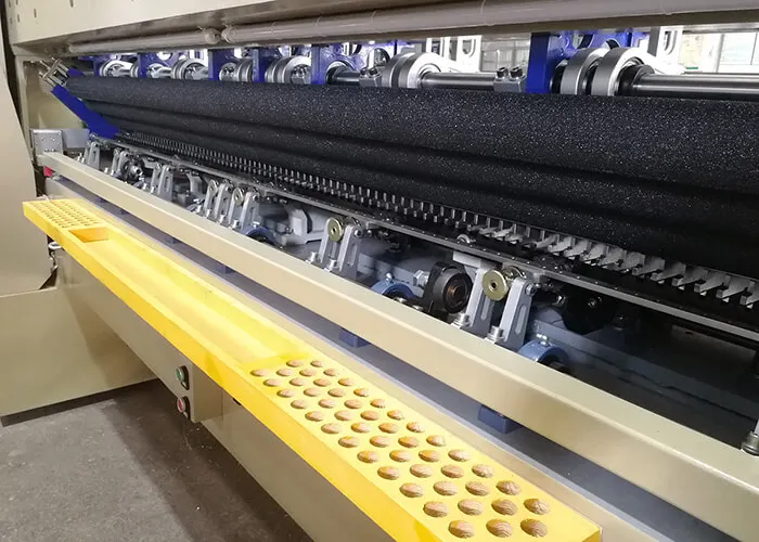 Affordable Computerized Quilting Machine for Blanket Making with Edge Cutting Device
