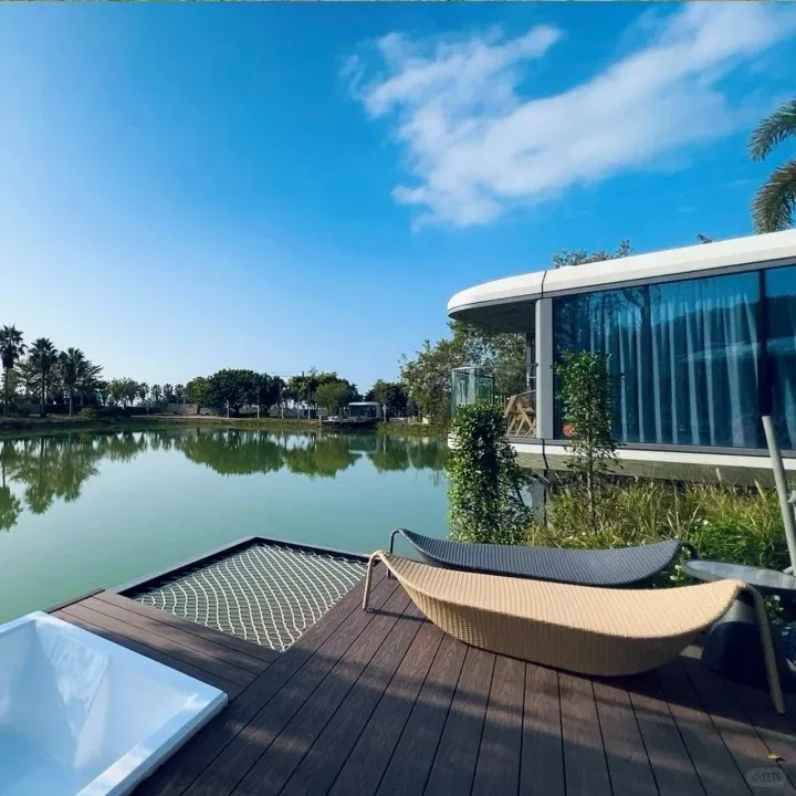 Portable Prefab House Space Capsule Mobile Home Container Outdoor Camping Capsule House with Balcony