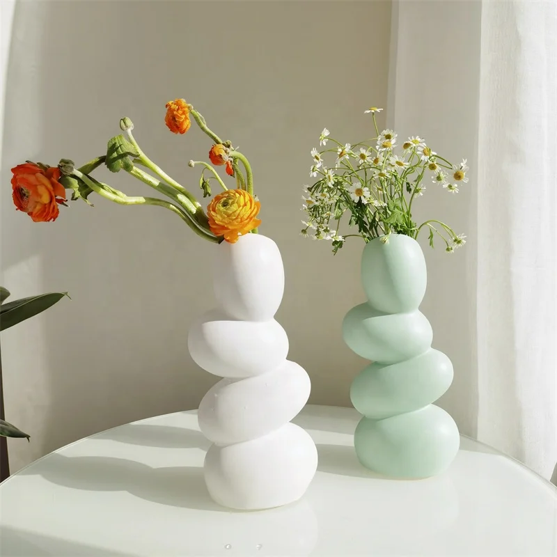 Nordic Ins Irregular Egg Shape Ceramic Flower Vase Abstract Art Matte Black and White Vase for Living Room Decoration