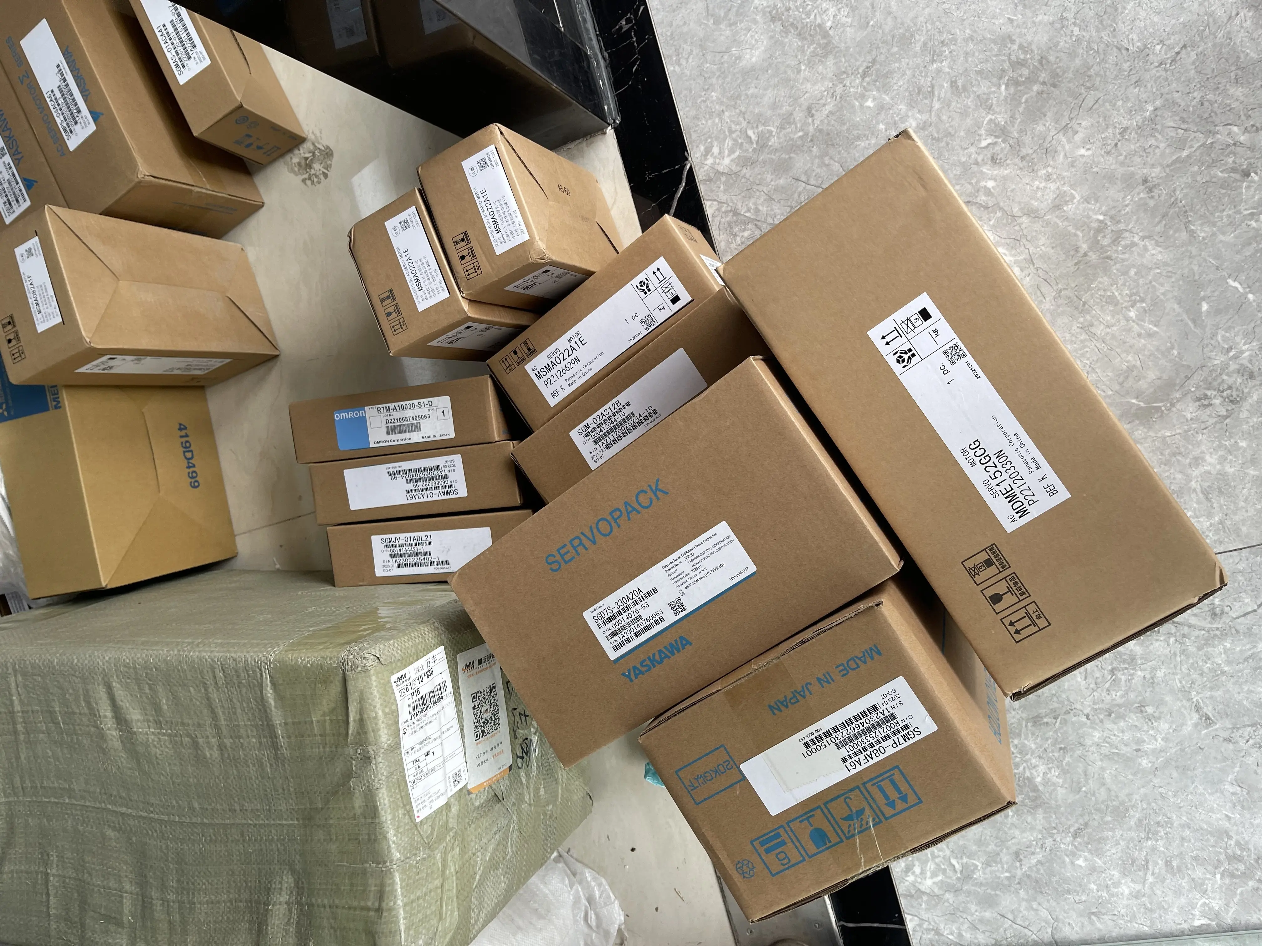 Yaskawa AC Servo Motor SGM7P-08AFA61 Yaskawa AC Servo Motor SGM7P-08AFA61