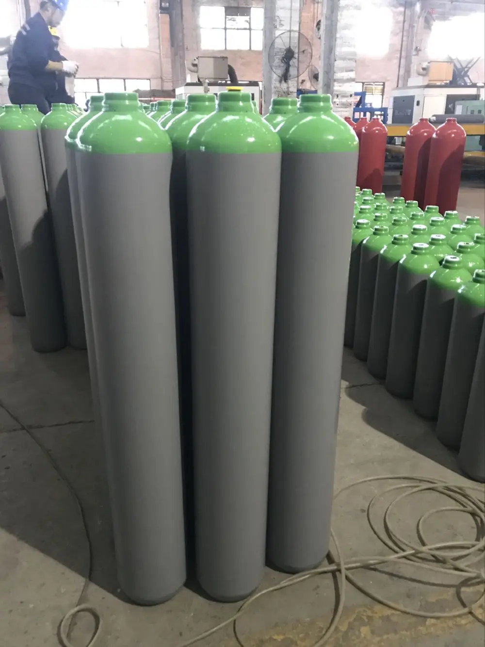 Co2 Cylinder Chinese Industrial Seamless Steel 8L Co2 Oxygen Gas Cylinder Price With Valve In Stock