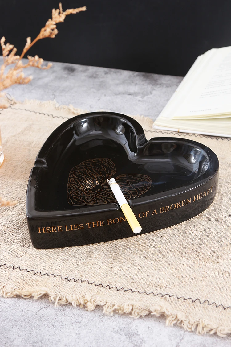 Black Heart Shape Ceramic Cigarette Personalized Ashtrays Wholesale