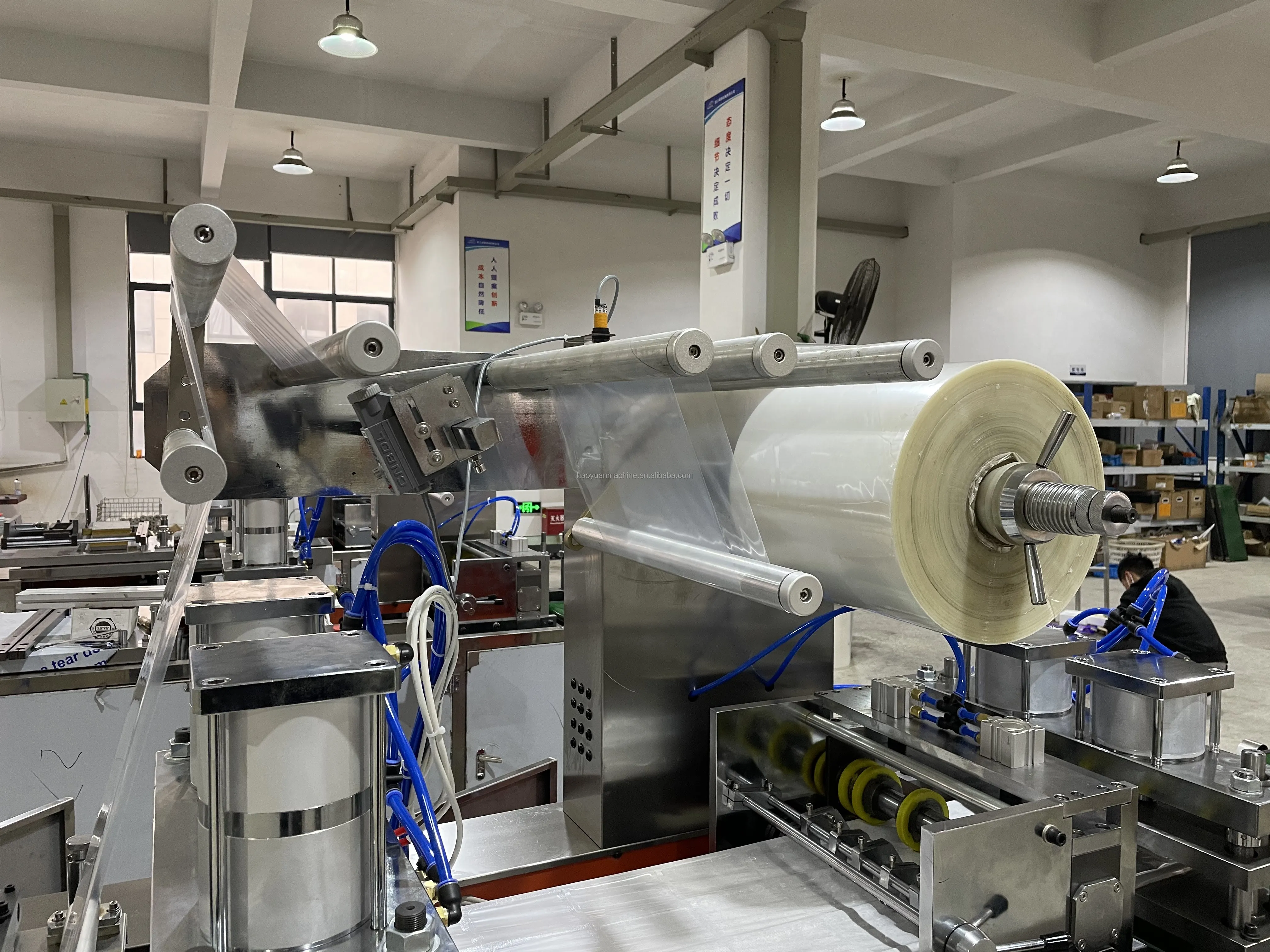 HY-330B Automatic Disposable Ice Pack Long Lasting Cold Pack Keeping Fresh Ice Bag Making Machine supplier