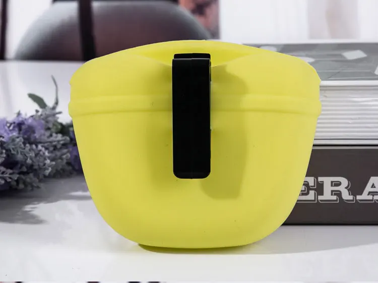 Custom Silicone Portable Dog Feeding Pouch Puppy Dog Training Treat Bag with Magnetic Closure Waist Clip
