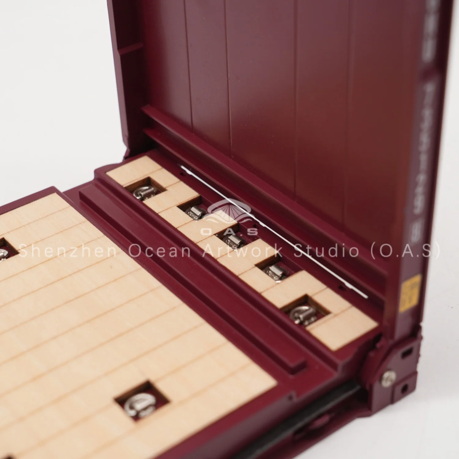 Highly detailed Textainer Flat Rack Container Model crafted from durable ABS material. Customized logos and colors are available for your needs. It serves as a delicate ornament for exhibition, maritime teaching and corporate souvenirs. Direct factory supply, supporting sample making and bulk orders for logistics and shipping clients.Amber@vesselmodel.com Tel：+86 18038048785