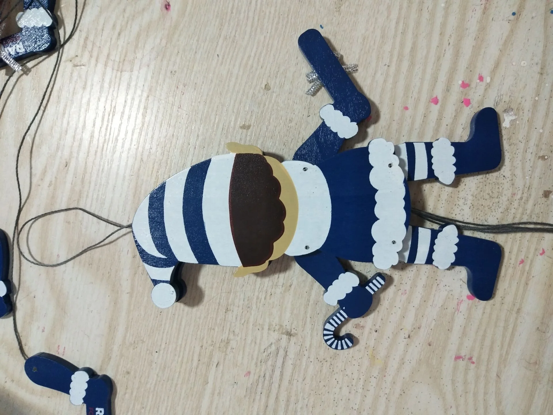 
Лучший подарок для детей деревянный кукольный клоун cетчатый рюкзак с затягивающимися кукол 