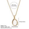 Collana con ciondolo a goccia trasparente