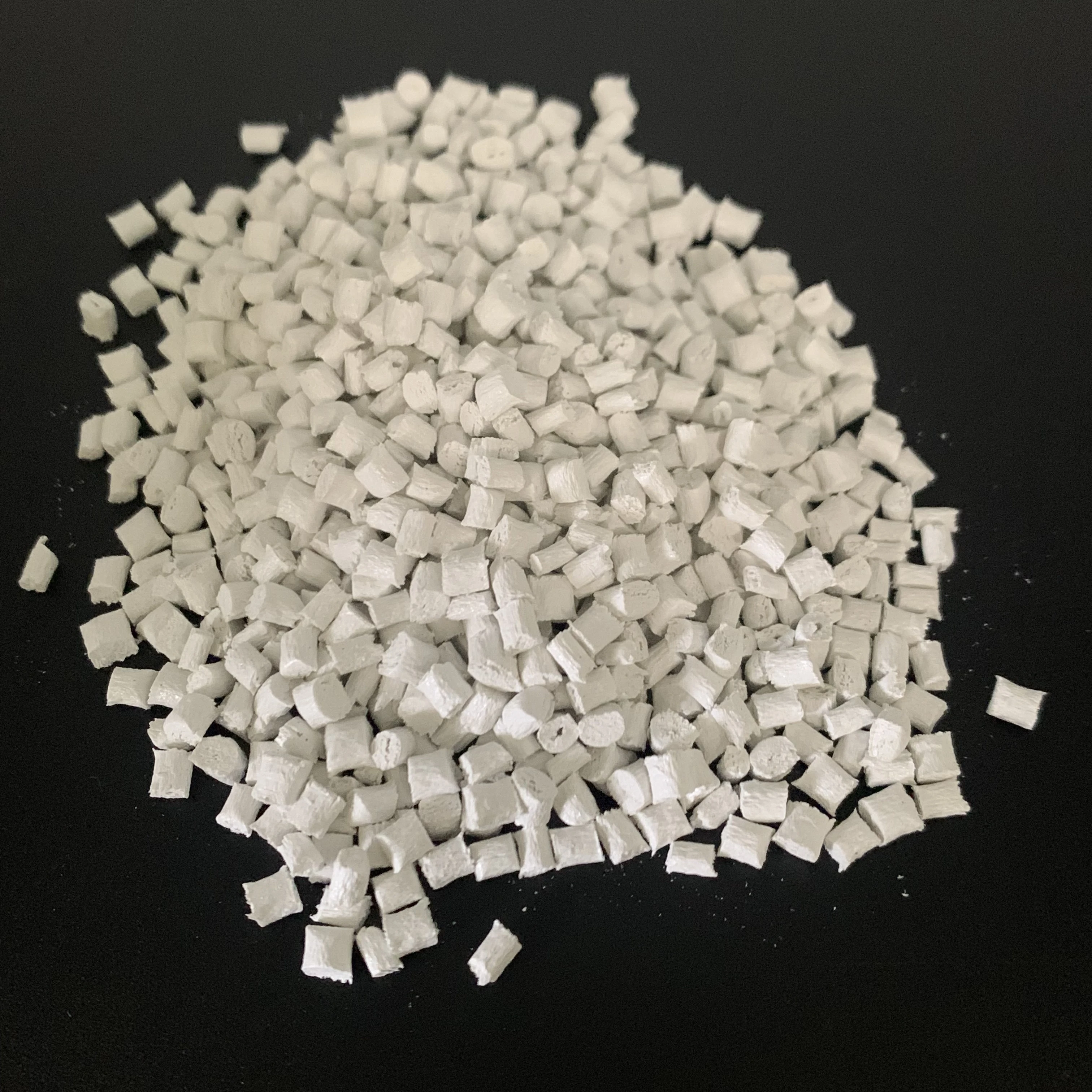 China Factory Plastics Raw Material PBT Polybutylece Terephthalate 30%GF LED Heat Sink
