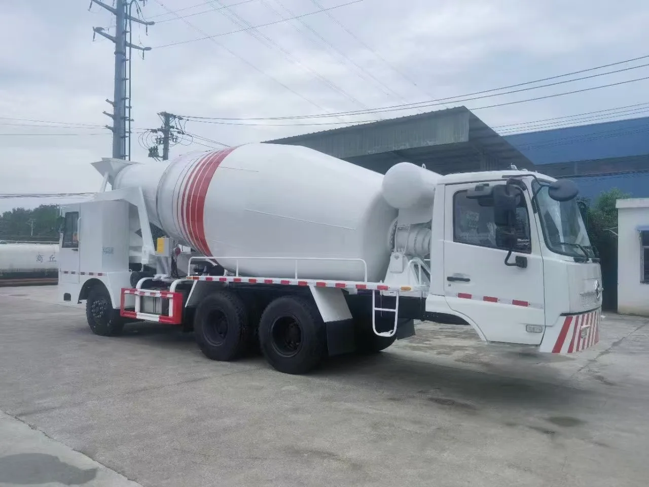 Customized Diesel Fuel Mobile Cement Mixer Truck Two-Way Driving Manual or Automatic Options Dedicated for Tunnel Production