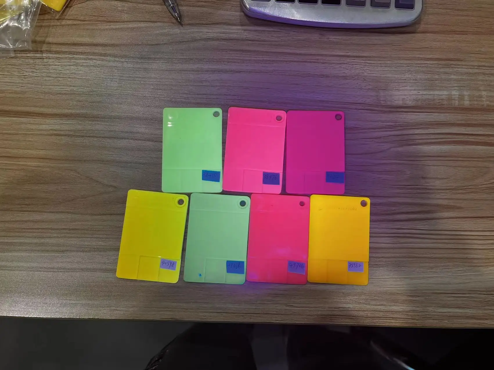 Neon and Fluorescent Color Masterbatch Plastic Masterbatch with High Visibility
