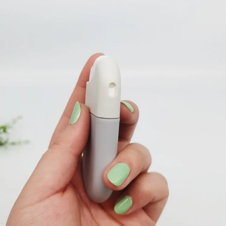 New Design 10ml 15ml Plastic Empty Refillable Credit Card Spray Bottle Pocket Size Flat Perfume Spray Bottle for Hand Sanitizer