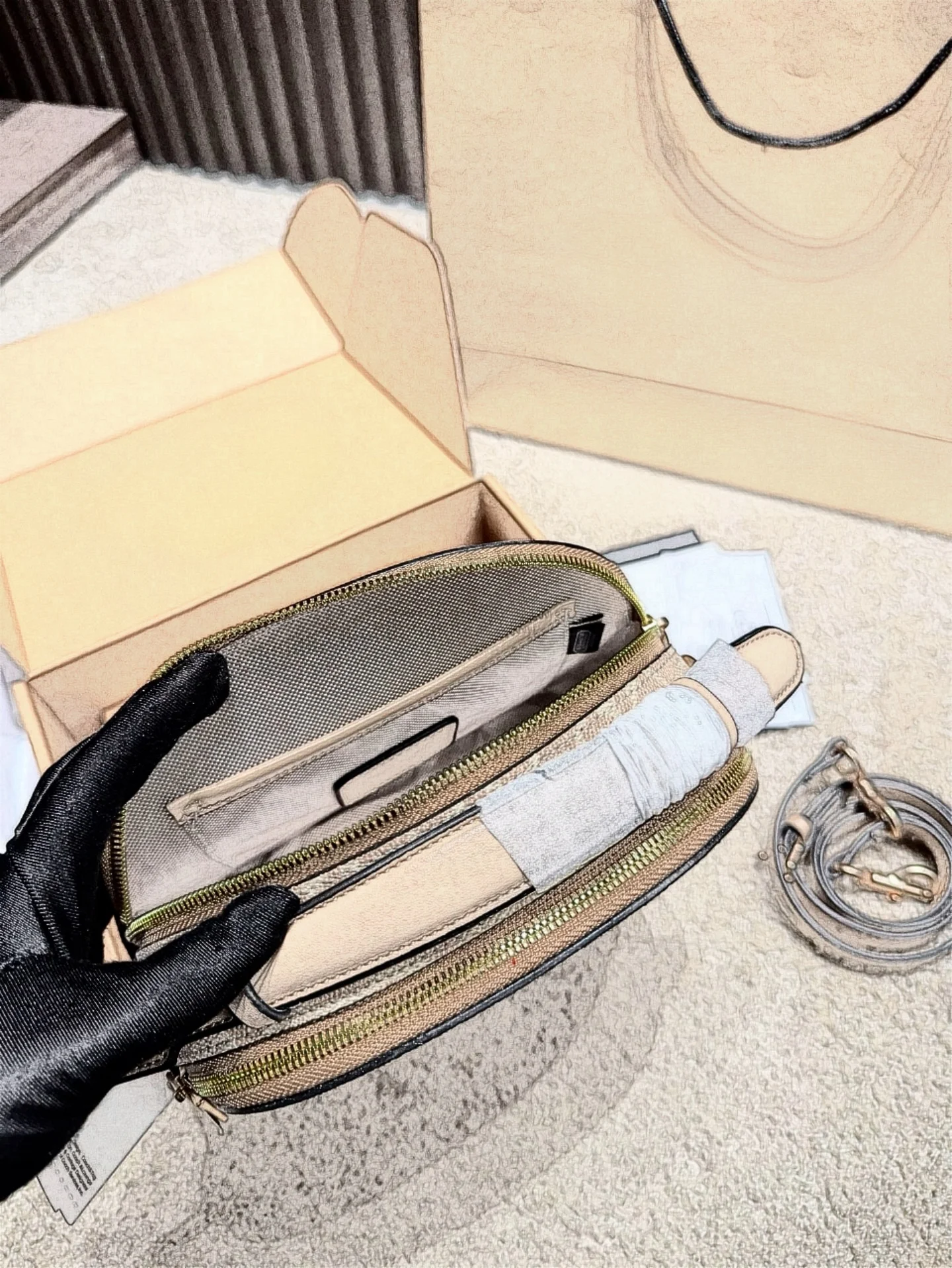 High-end Women’s Summer 2026 New European American Vintage Printed Letter PU Shell Classic Single Zipper Everyday Use Shoulder