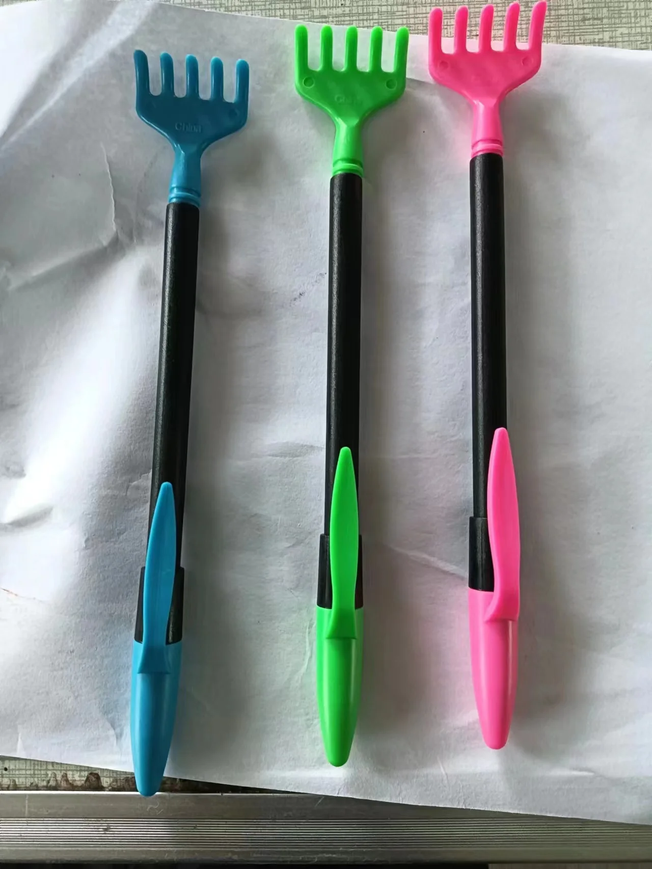 Multifunction Massager Back Scratcher Extendable Ball Pen