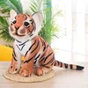 Tigre marrón sentado -