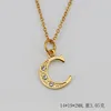 (Gold) letter C (including chain)