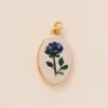 Ciondolo piccolo fiore blu