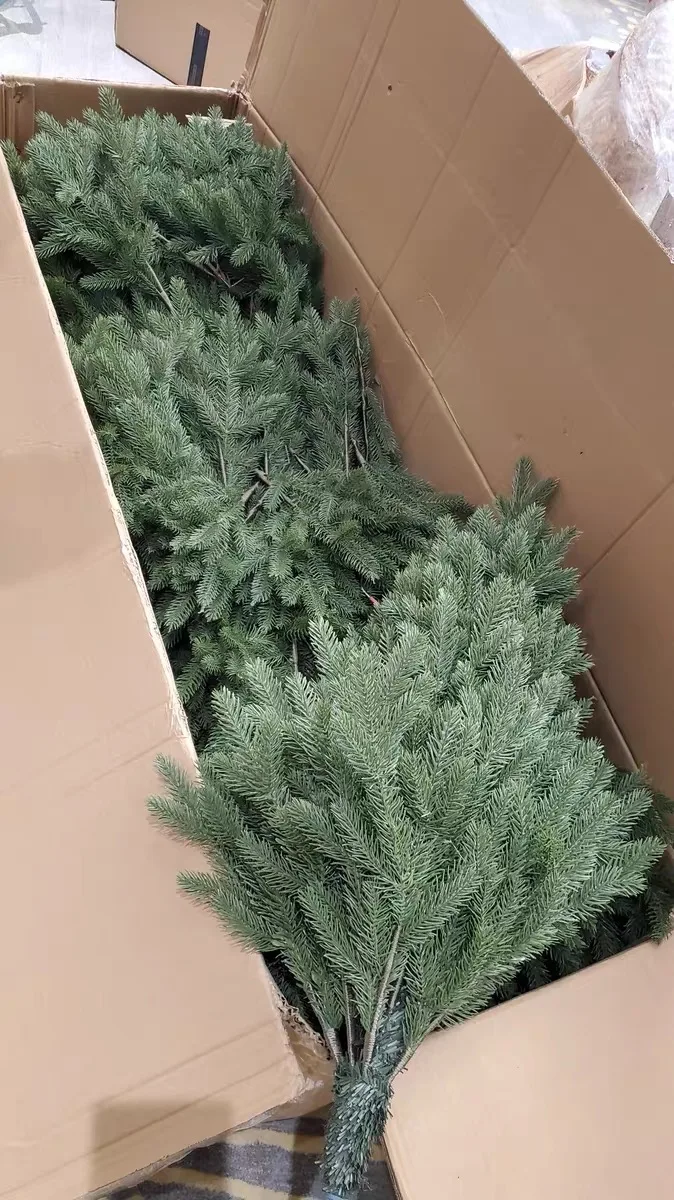 Custom 4ft 5ft 6ft 7ft Realistic Pe Christmas Tree Wholesale Buy Pe