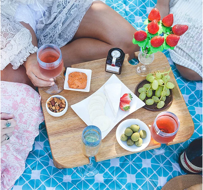 
 Китайский портативный складной маленький деревянный боковой столик для кемпинга из акации с держателями для бутылок и бокалами для вина для улицы, пикника, вечеринки  