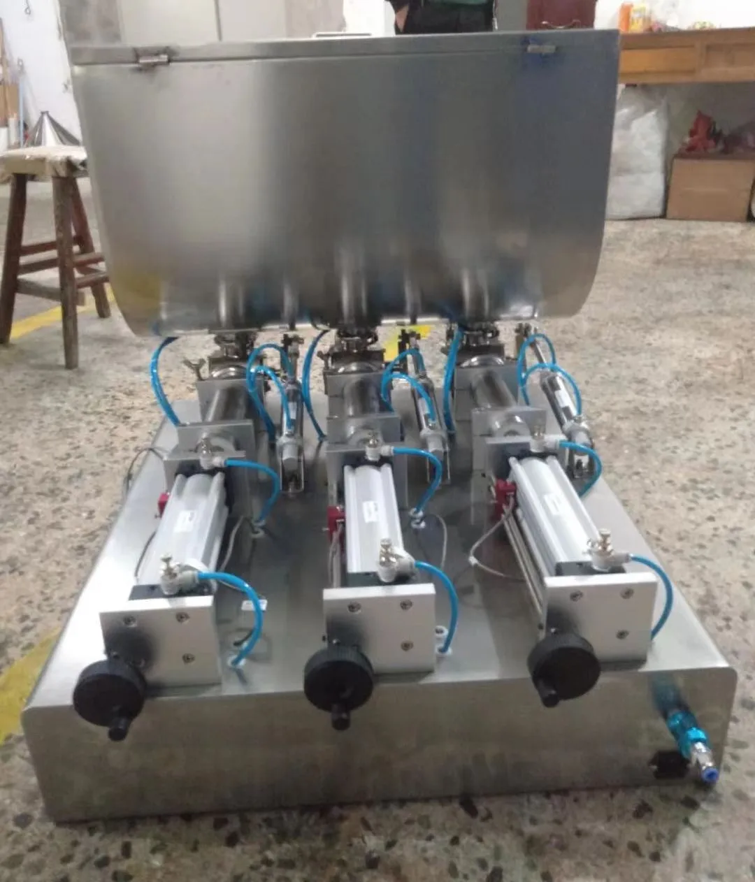 Ce Factory Price 1000ml Large Particle Sauce Filling Machine Ushaped