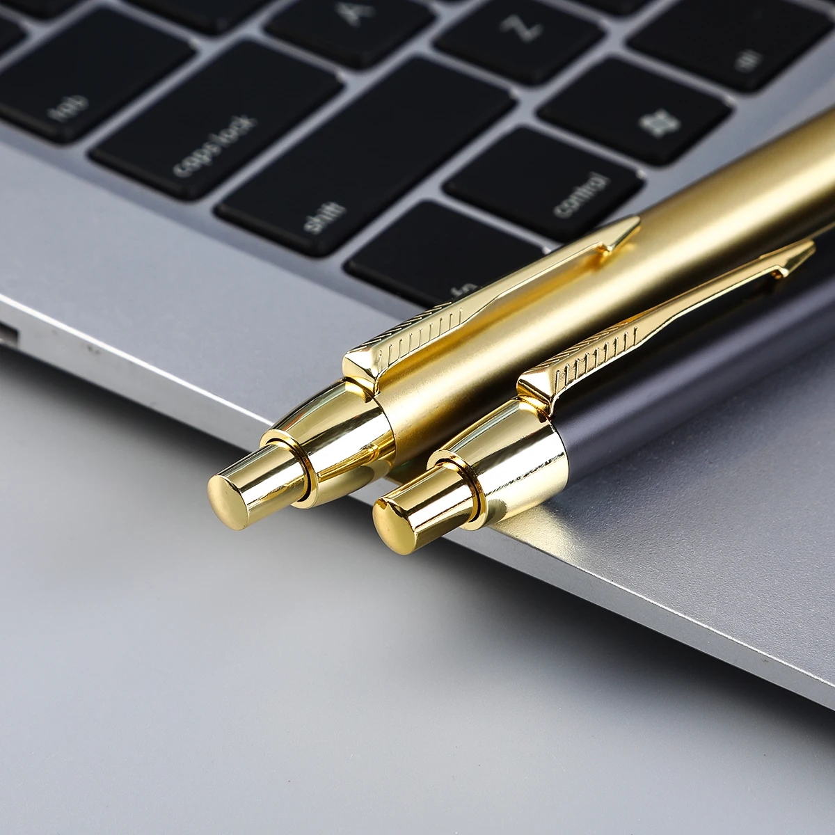 Высокое Качество Индивидуальный Логотип Новый стиль Parker IM черный Золотой зажим Роскошная металлическая шариковая ручка один набор подарочной коробки