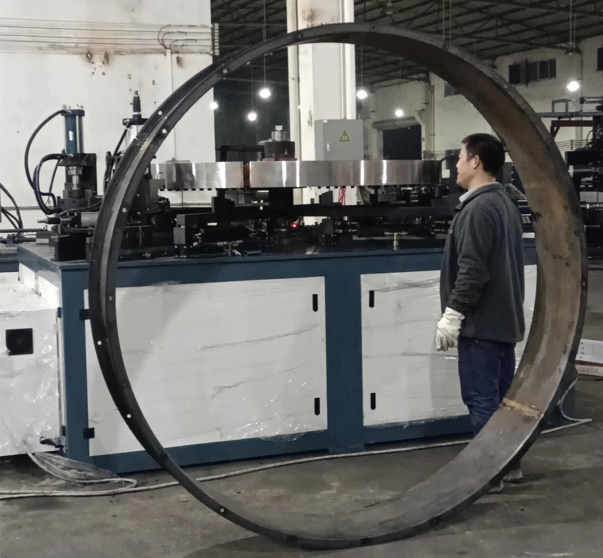 Multi-function Automatic High Precision Dish Edge Curling Axial detail photo BOBO Machine multi-function automatic high precision dish edge curling axial shown in a detail photo for this news article