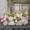 Fiore rosa grande del terreno della rondine volante