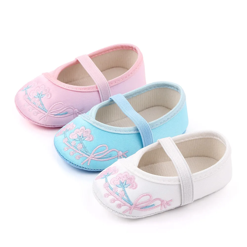 Wholesale Fashionable casual soft sole Embroidery Floral prewalker baby shoes for girls