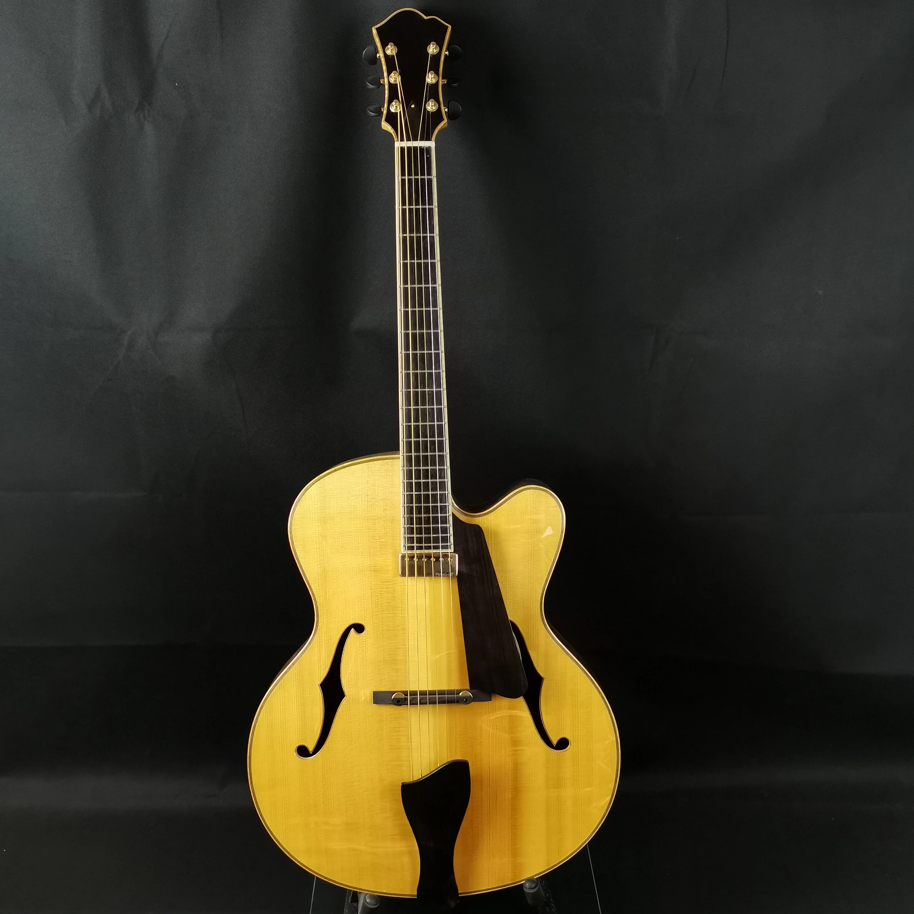 アート・デザイン・音楽 THE ENCYCLOPEDIA OF JAZZ GUITAR アート・デザイン・音楽 The Encyclopedia of Jazz Guitar