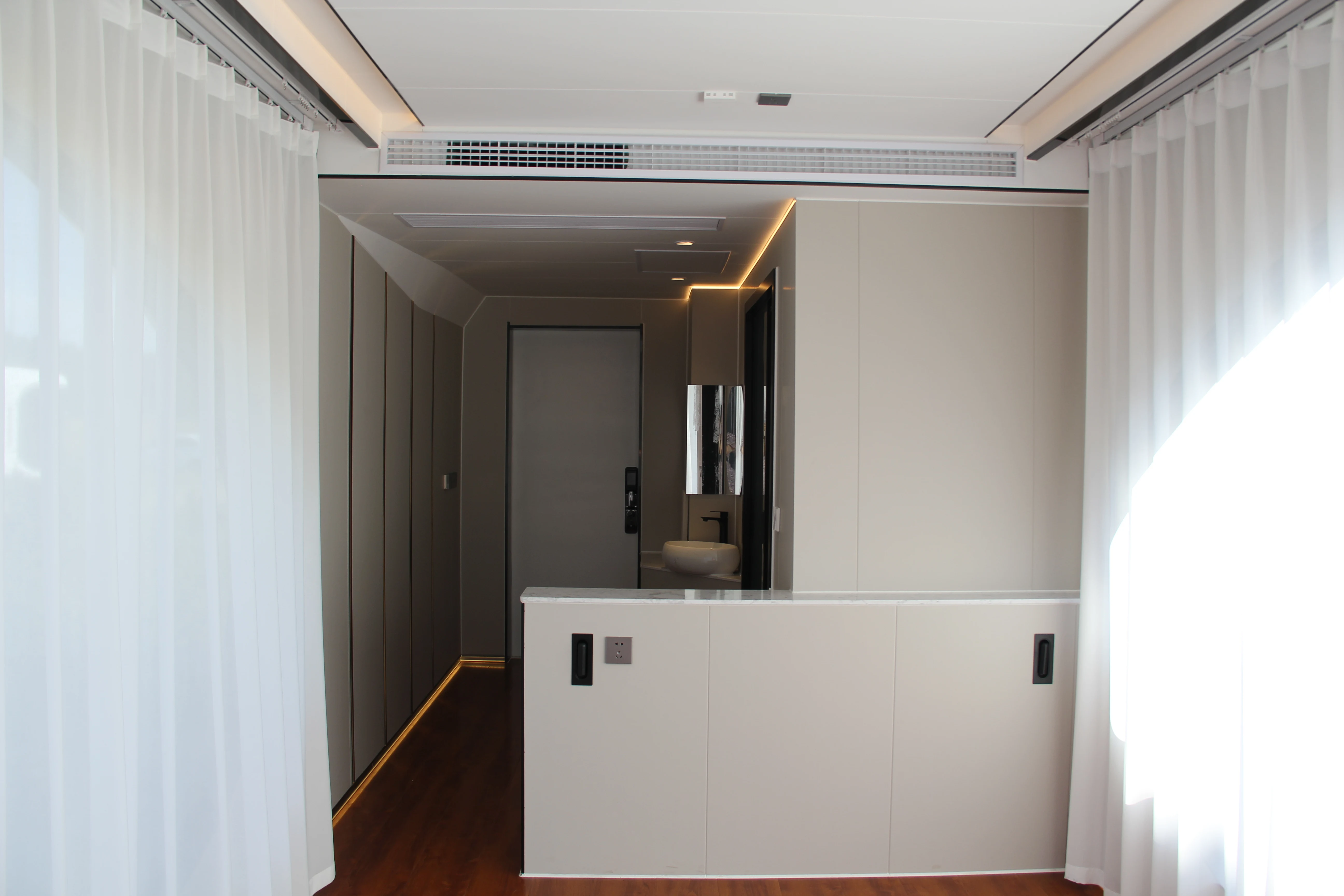 Modern Eco-friendly 40ft Prefab Hotel House Bedroom Villa Smart Modular Space Capsule Designed Etong Sandwich Panel Office