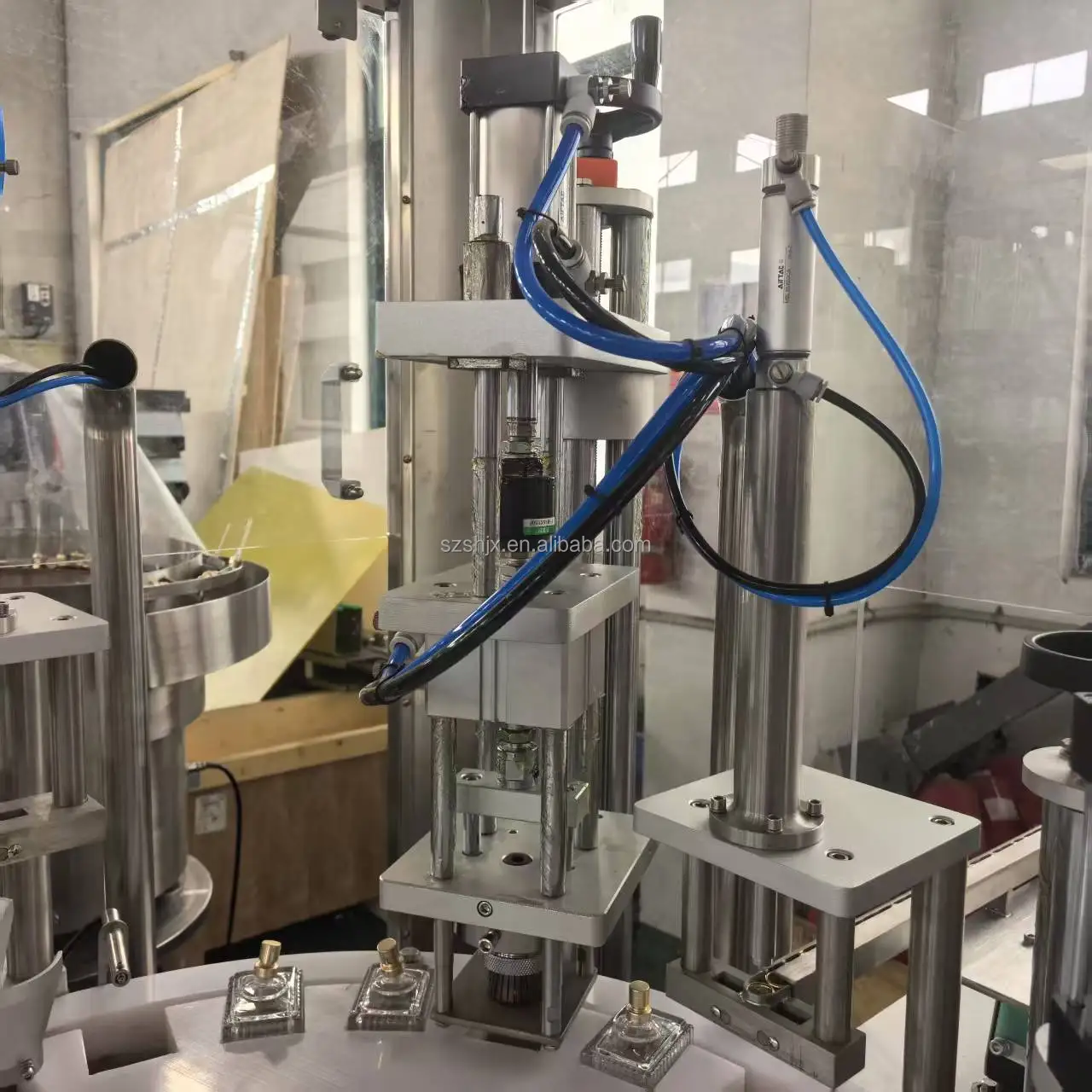 Customization Spray Bottle 5-150 ml Automatic Perfume Spray Bottle Filler  Bottling Plant Perfume Filling Machine supplier