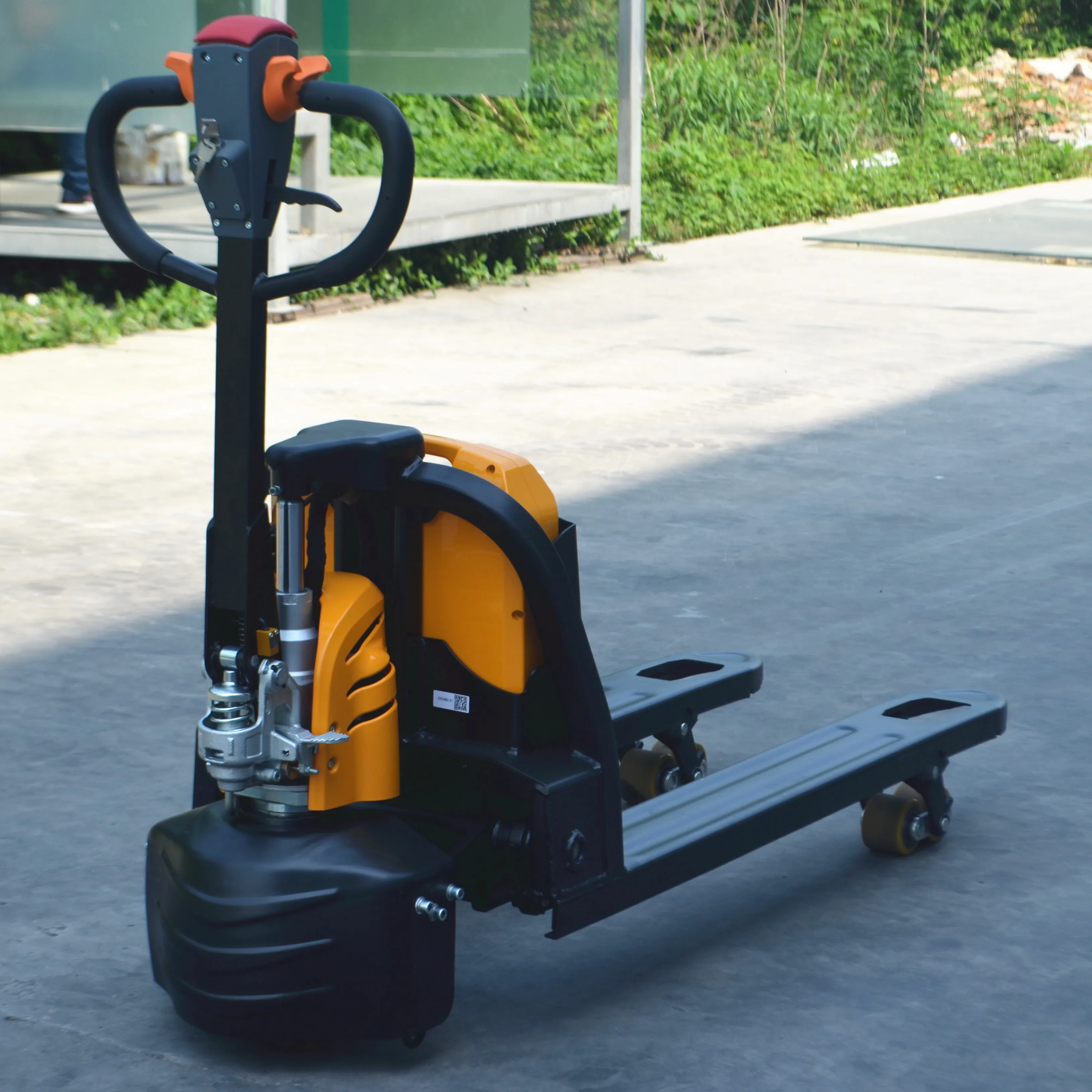 WELIFTRICH China Small Pedal 1500kg Forklift Manual Pallet Jack Man 1.5ton Reach Electric Palet Truck As Forestry Trailer