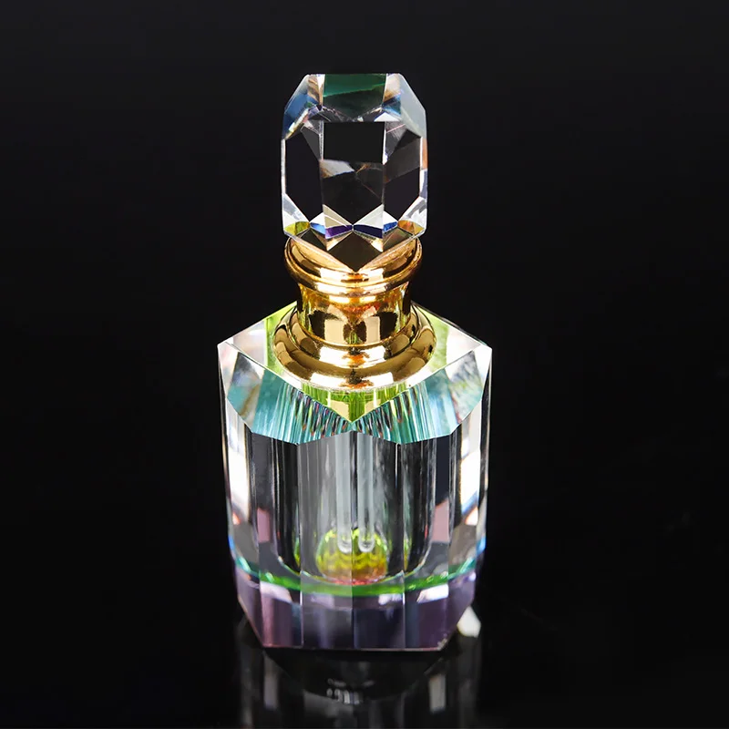 Hot Sale Luxury Empty Perfume Oil Bottle Customized Glass Crystal Perfume Bottle for Wedding Decoration manufacture