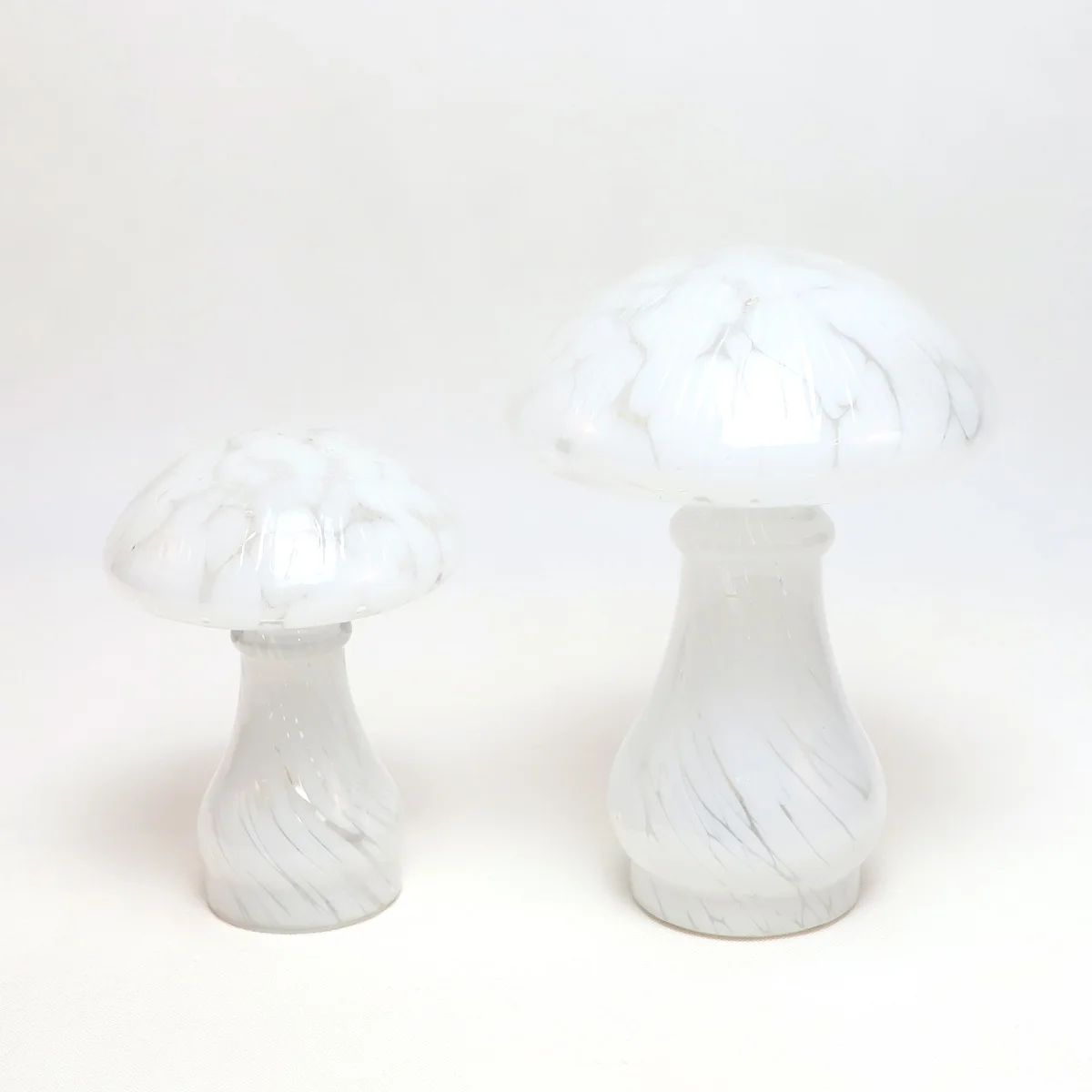 Good Quality Mushroom Glass Lamp Small Bedside Table Lamp Translucent Cute Home Decor Birthday Gift