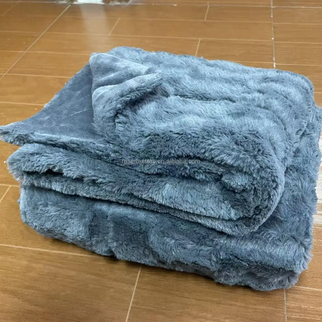 Solid Fluffy Soft Modern Knitted 100% Polyester Winter Fleece Throw Blanket Anti-Dust Mite Machine Washable Long Hair Cozy Fuzzy