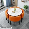 Mesa redonda estampada + silla de cuero naranja