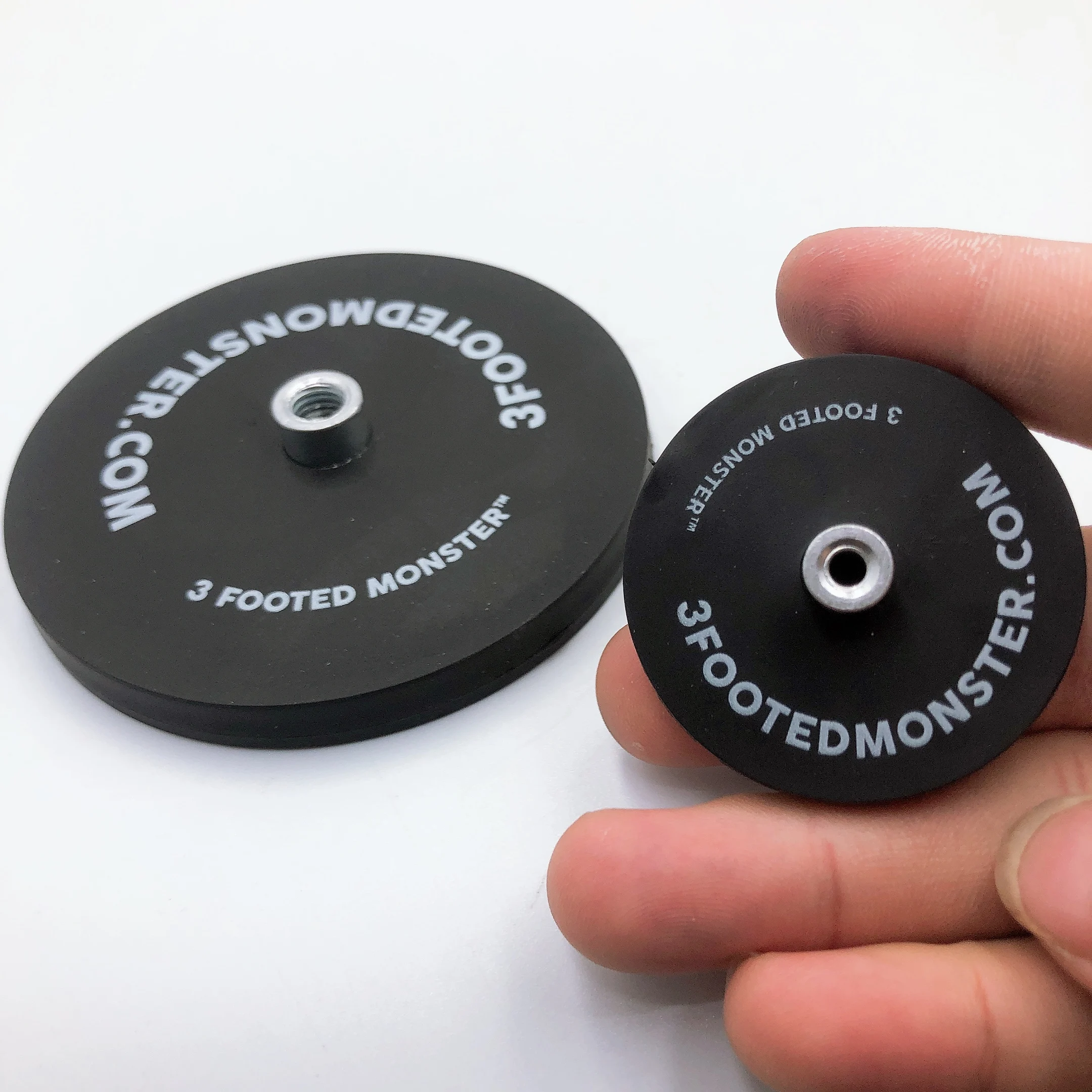 Strong Rubber Encased Holding Neodymium Magnets With Loop Hook
